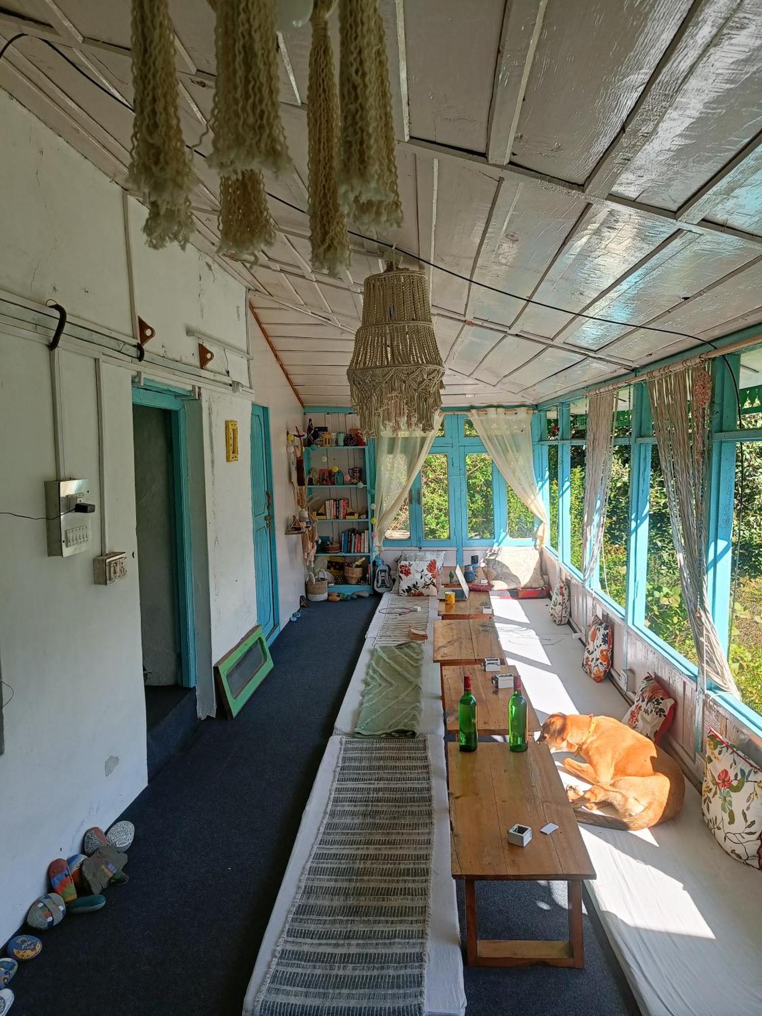 The Nook, Sainj Hostel Bagian luar foto