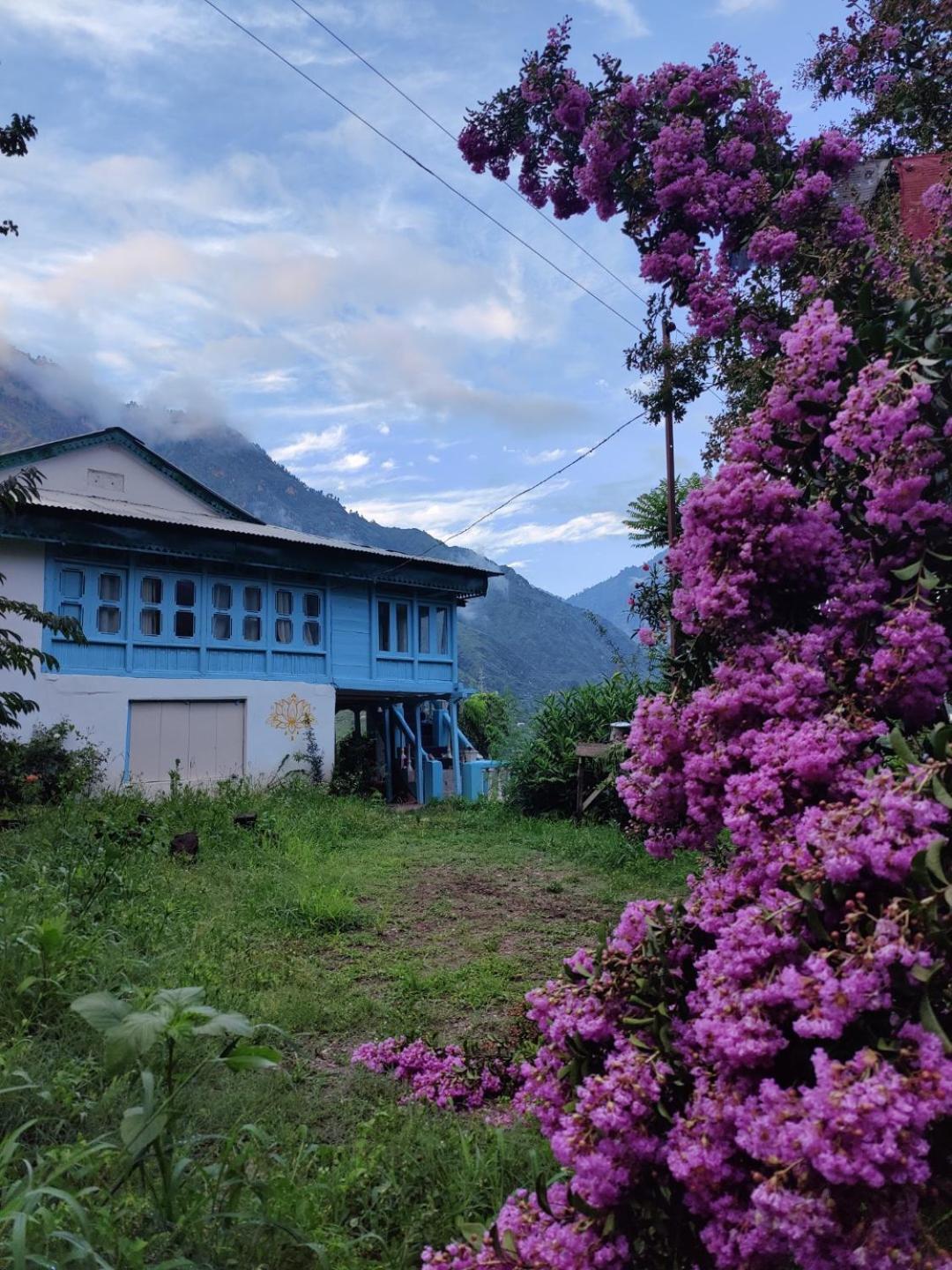 The Nook, Sainj Hostel Bagian luar foto