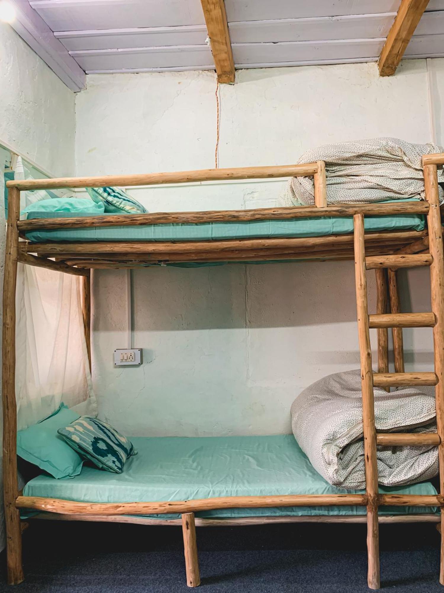The Nook, Sainj Hostel Bagian luar foto