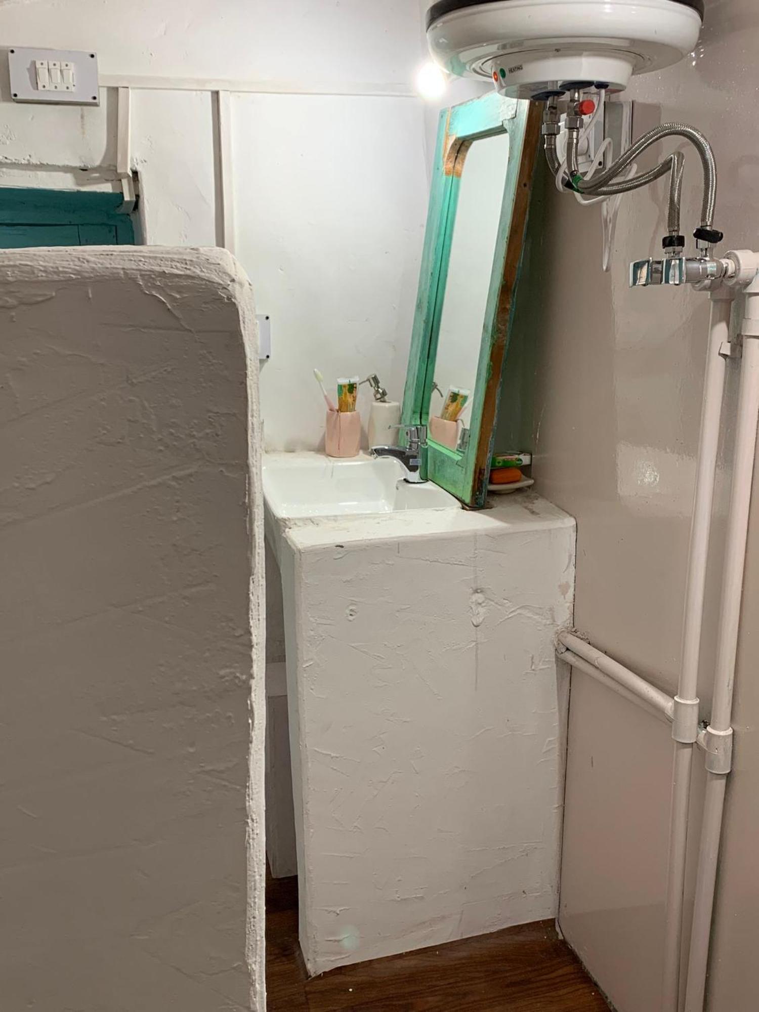 The Nook, Sainj Hostel Bagian luar foto